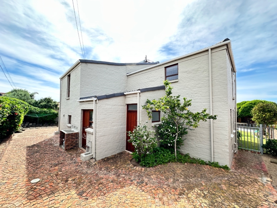 5 Bedroom Property for Sale in Bayview Western Cape